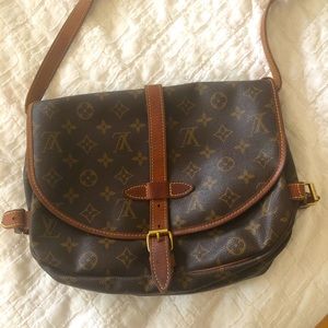 Louis Vuitton Saumur 35 Crossbody